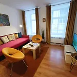 Old Town Sunny Bee Apartment Prime Location