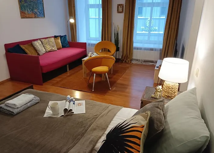 Old Town Sunny Bee Apartment Prime Location