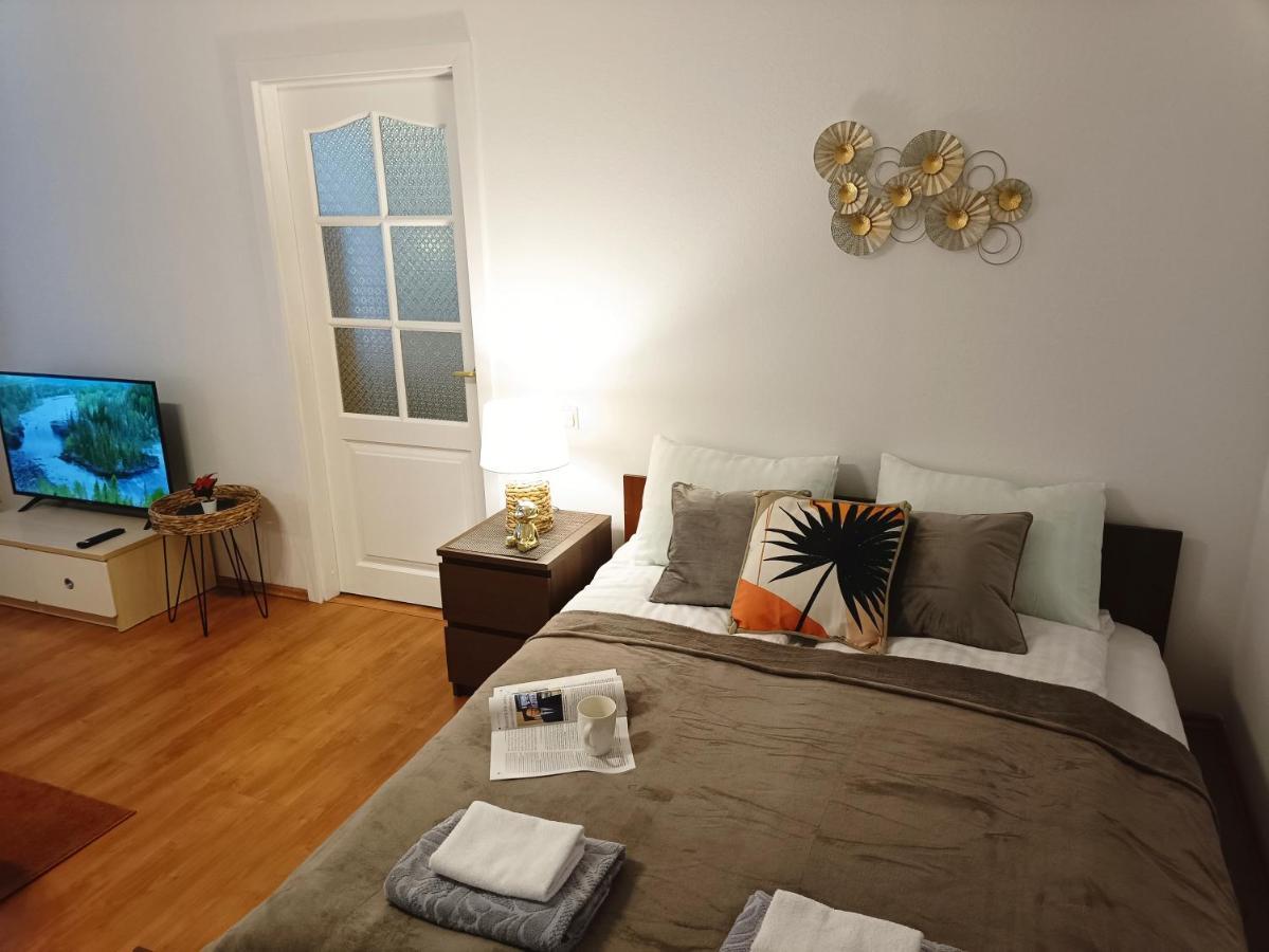 Old Town Sunny Bee Prime Location Apartment