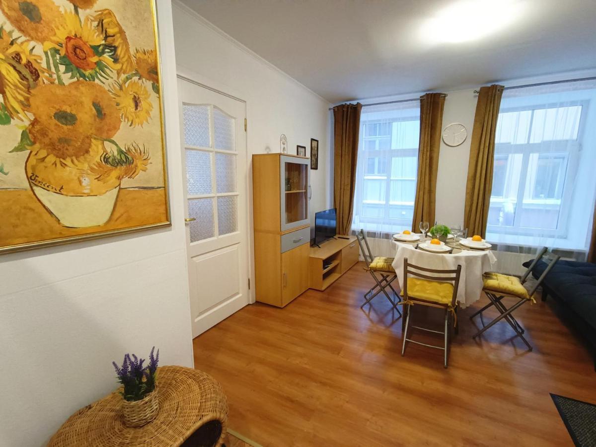 Old Town Sunny Bee Prime Location Apartment *